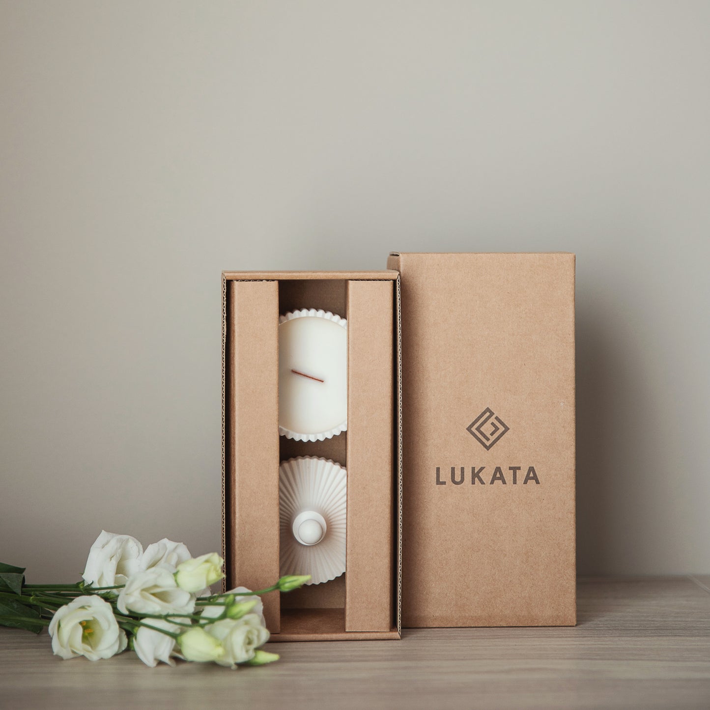 Luxus 2 Duftkerzen- und Tablett-Set in handgefertigtem Gipsbehälter, Kokoswachs