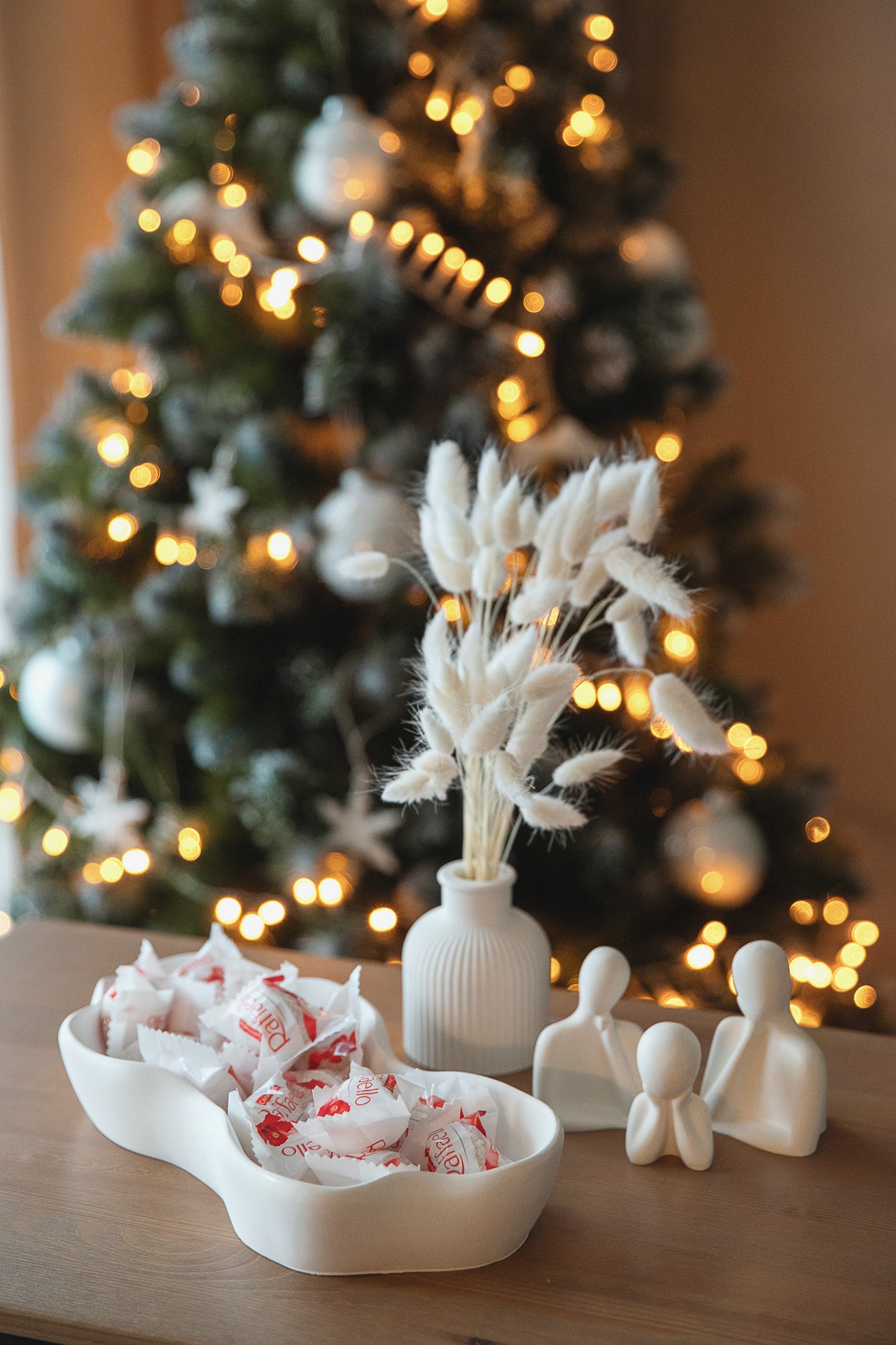 Wavy Tray, White Gypsum Bowl, Entryway Key Dish, Trinket Tray, Candy Plate, Handmade Gift