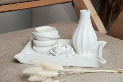 Weißes Gips-Deko-Set – Tablett, Kerze, Blume, Vase & Trockenblumen