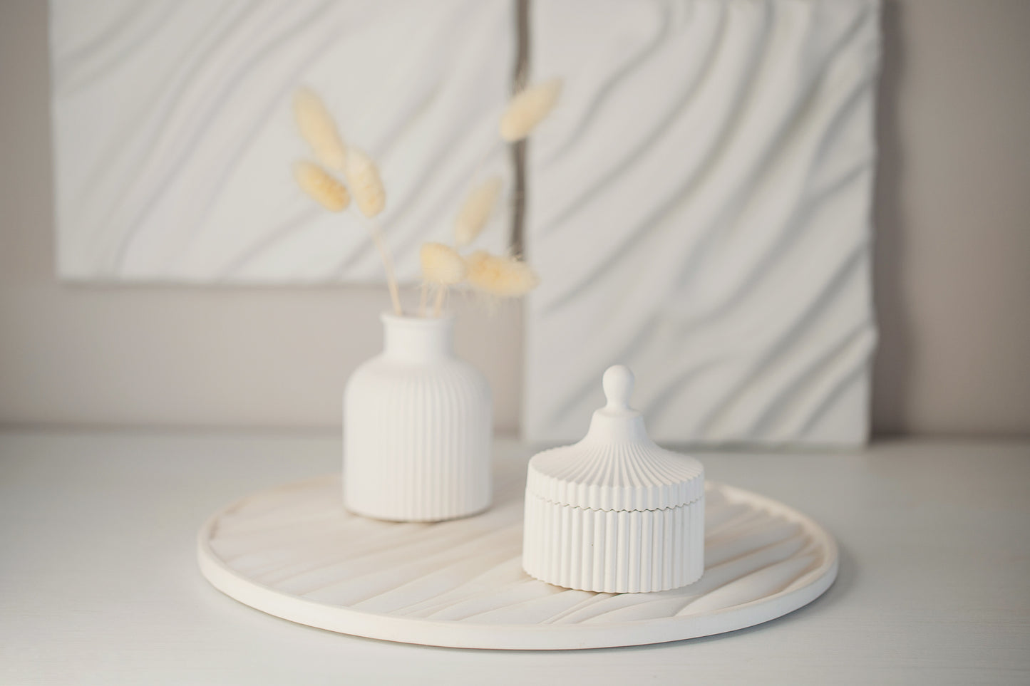 Gips-Tablett mit Sandwellenrelief - Vielseitige Eleganz für Kerzen, Düfte und Schmuck