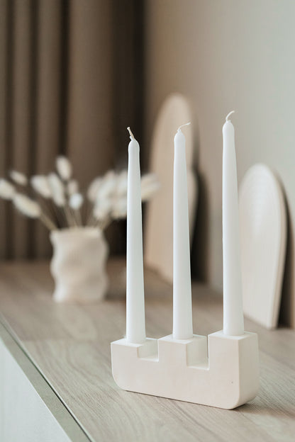 Handgefertigter Gips-Kerzenhalter für drei lange Kerzen