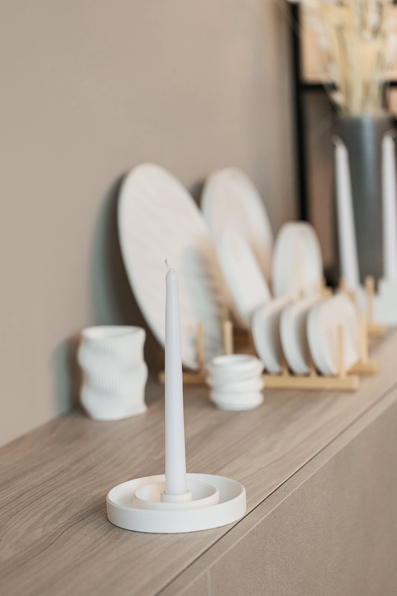 Weißer runder Gips-Kerzenhalter für lange Kerzen - Wohnkultur