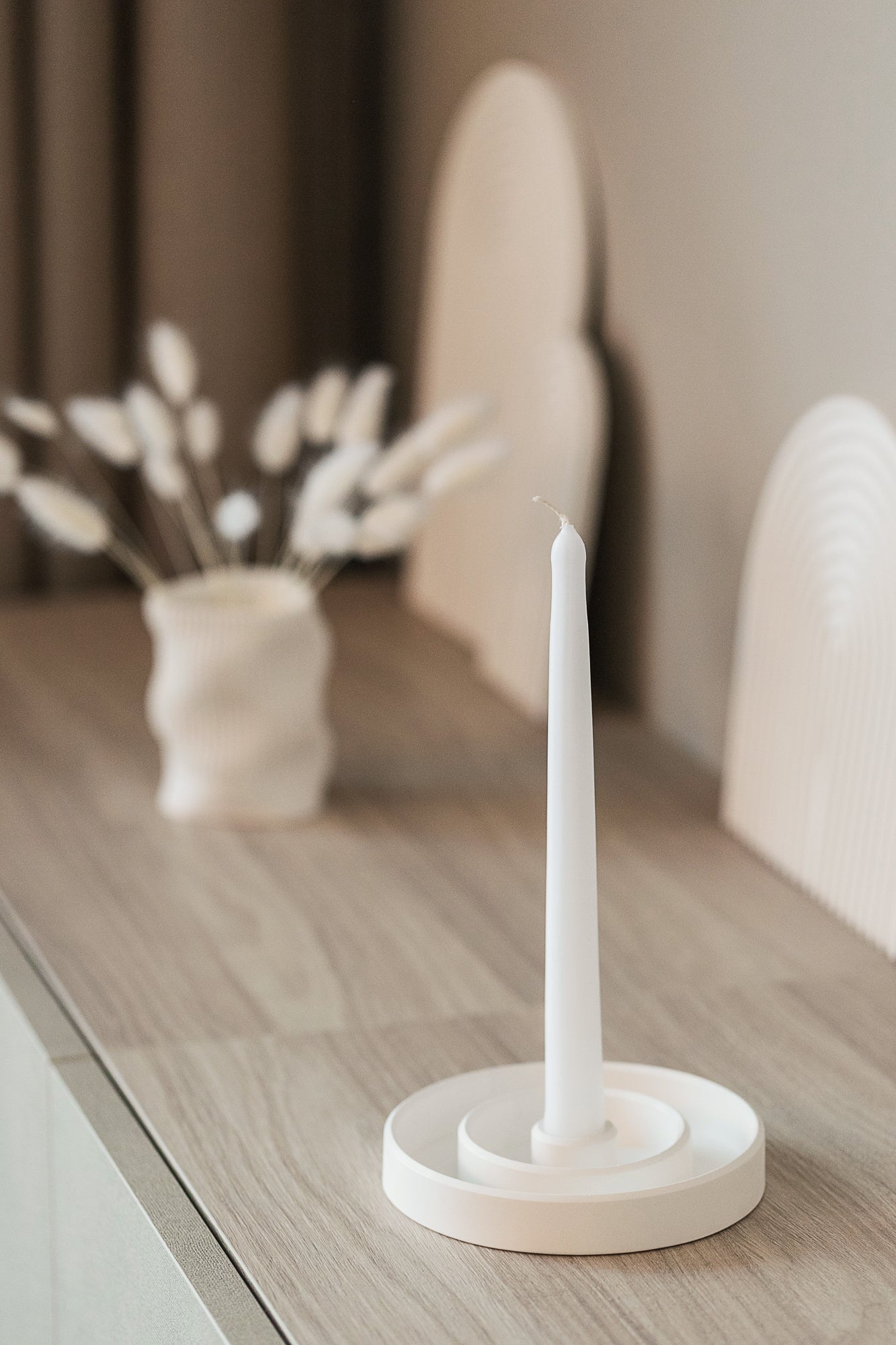 Weißer runder Gips-Kerzenhalter für lange Kerzen - Wohnkultur