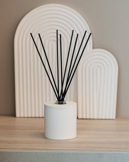 Eleganter 100 ml Rattan-Diffusor mit weißem Gipsdeckel - Raumduft