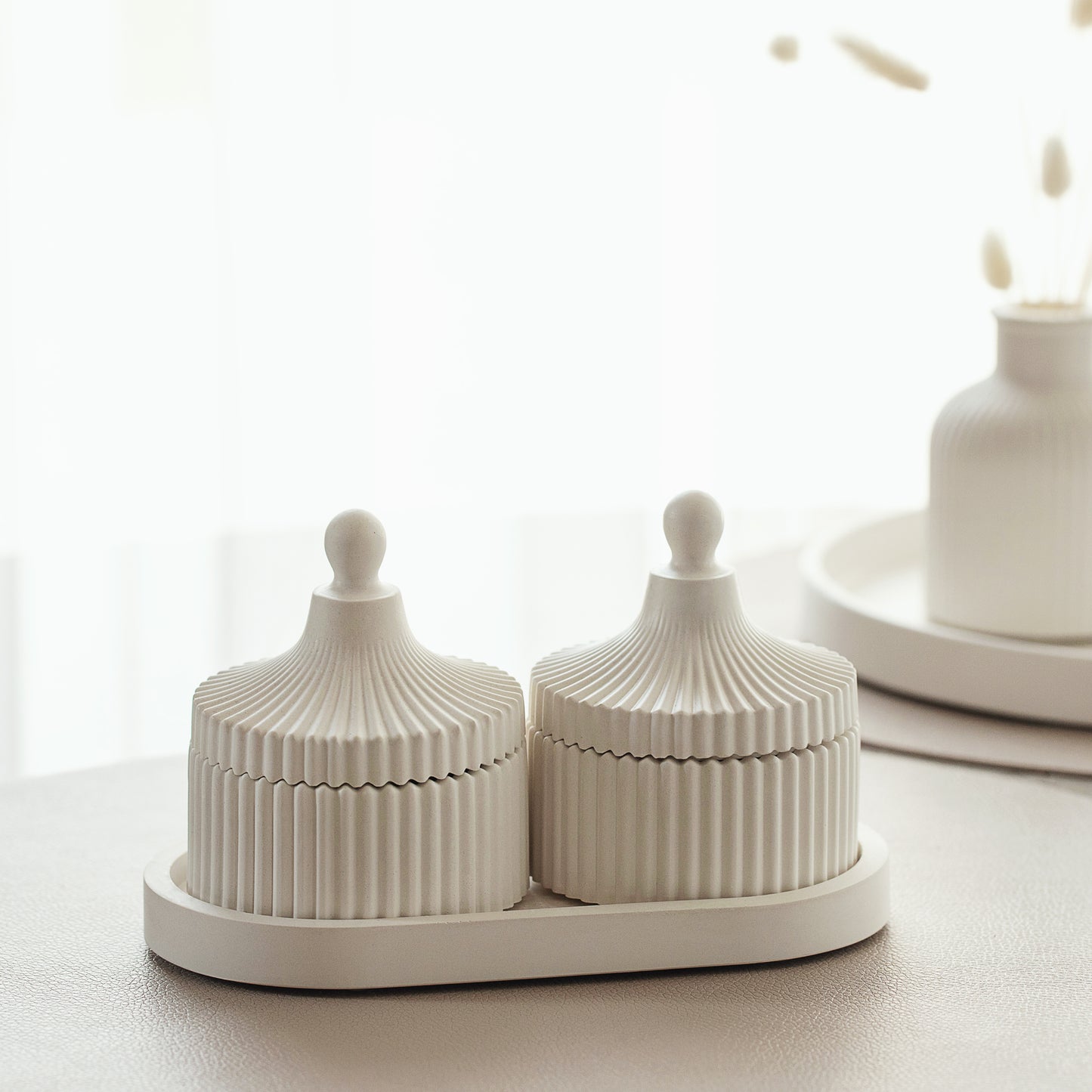 Luxus 2 Duftkerzen- und Tablett-Set in handgefertigtem Gipsbehälter, Kokoswachs