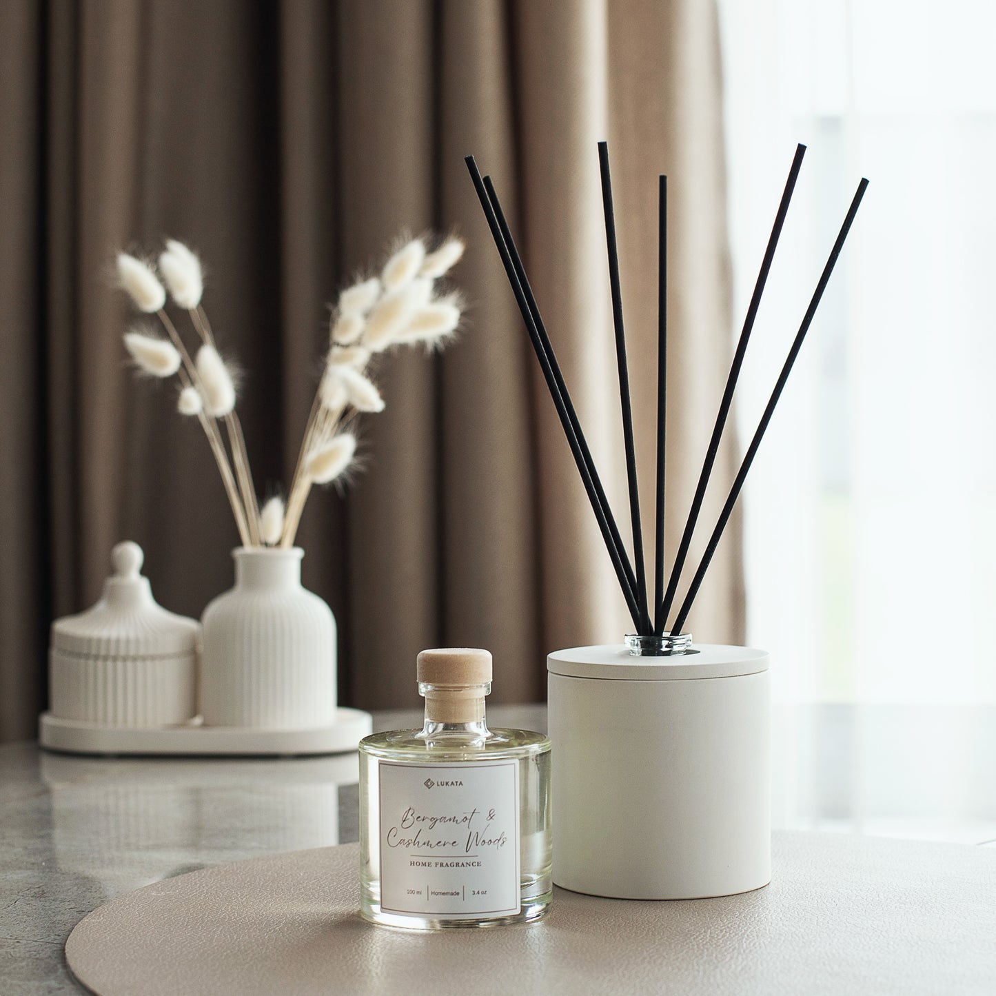 Eleganter 100 ml Rattan-Diffusor mit weißem Gipsdeckel - Raumduft