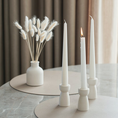 Elegantes Kerzenständer-Set mit drei Kerzen – Minimalistisches Design für moderne Tischdekoration