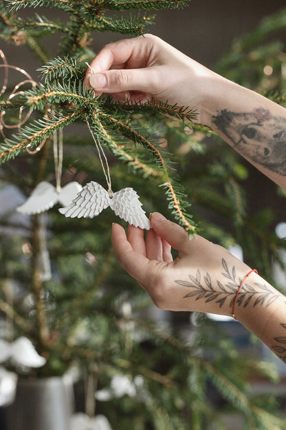 Engelsflügel Ornament Set mit 8 Stück – Elegante Weihnachtsbaumdekoration & durchdachte Geschenkidee