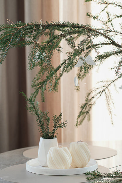 Großes Geschenkset – Zwei duftende Wirbelkerzen mit Tablett & diamantförmiger Vase, elegante Gips-Wohnkultur