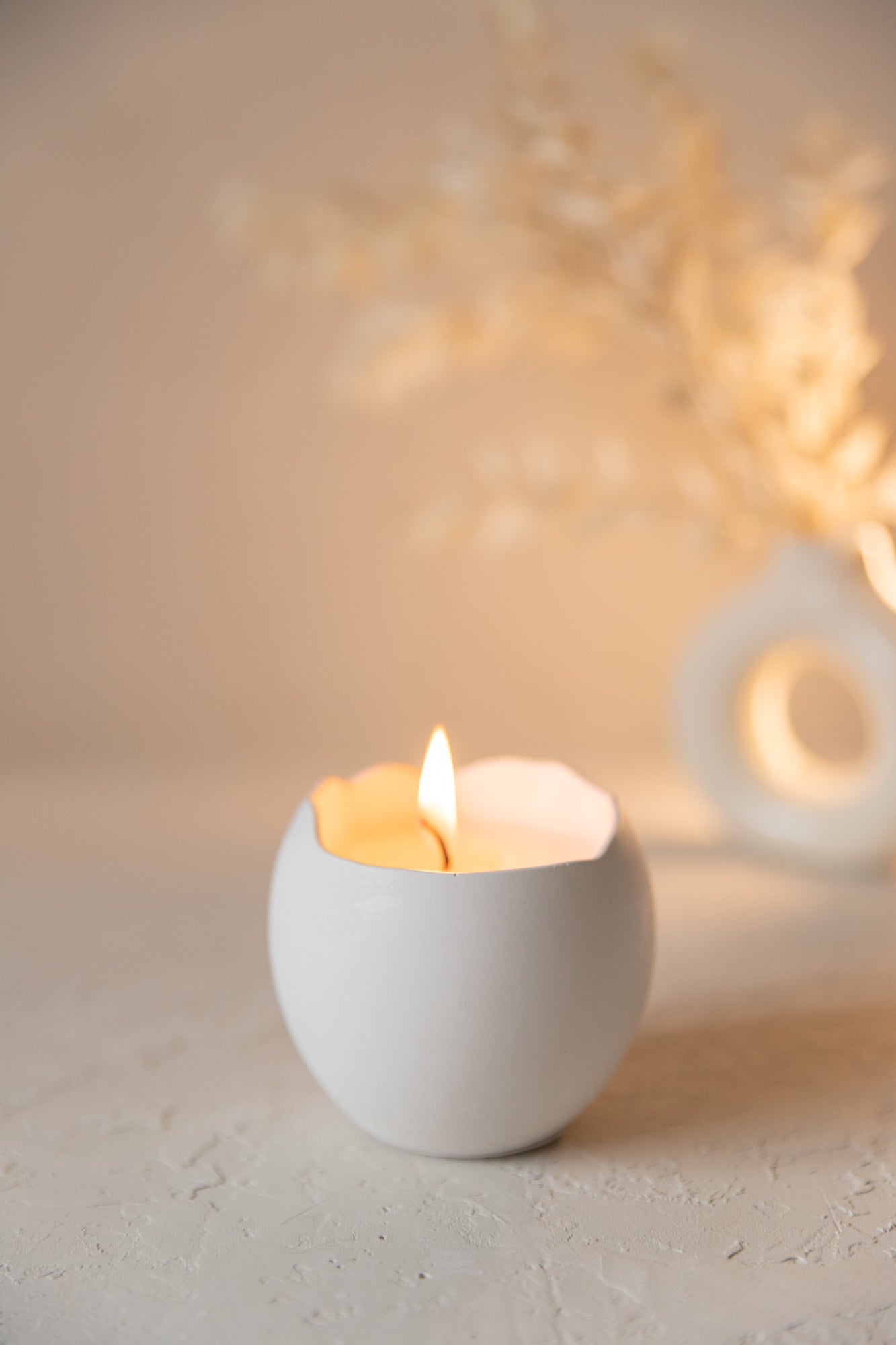 Handgefertigte Kerze im Gipsbehälter – Kokoswachs, Baumwolldocht, 14 Stunden Brenndauer – Minimalistisches Wohnaccessoire Geschenk
