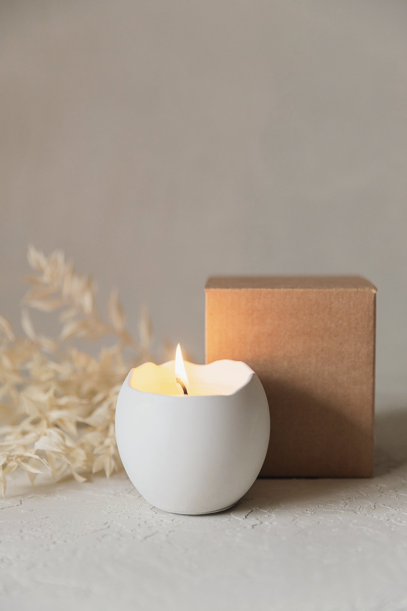 Handgefertigte Kerze im Gipsbehälter – Kokoswachs, Baumwolldocht, 14 Stunden Brenndauer – Minimalistisches Wohnaccessoire Geschenk