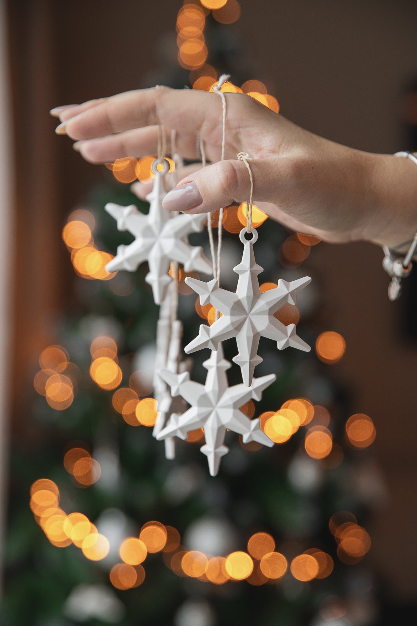 Schneeflockenornament elegante Weihnachtsbaumdekoration & durchdachte Geschenkidee (Set mit 8 Stück)