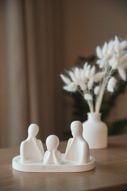 Weiße Gips-Familientrio-Figuren, elegante Regal-Dekorstatue, Skulpturenornament, durchdachtes Geschenk für die Familie