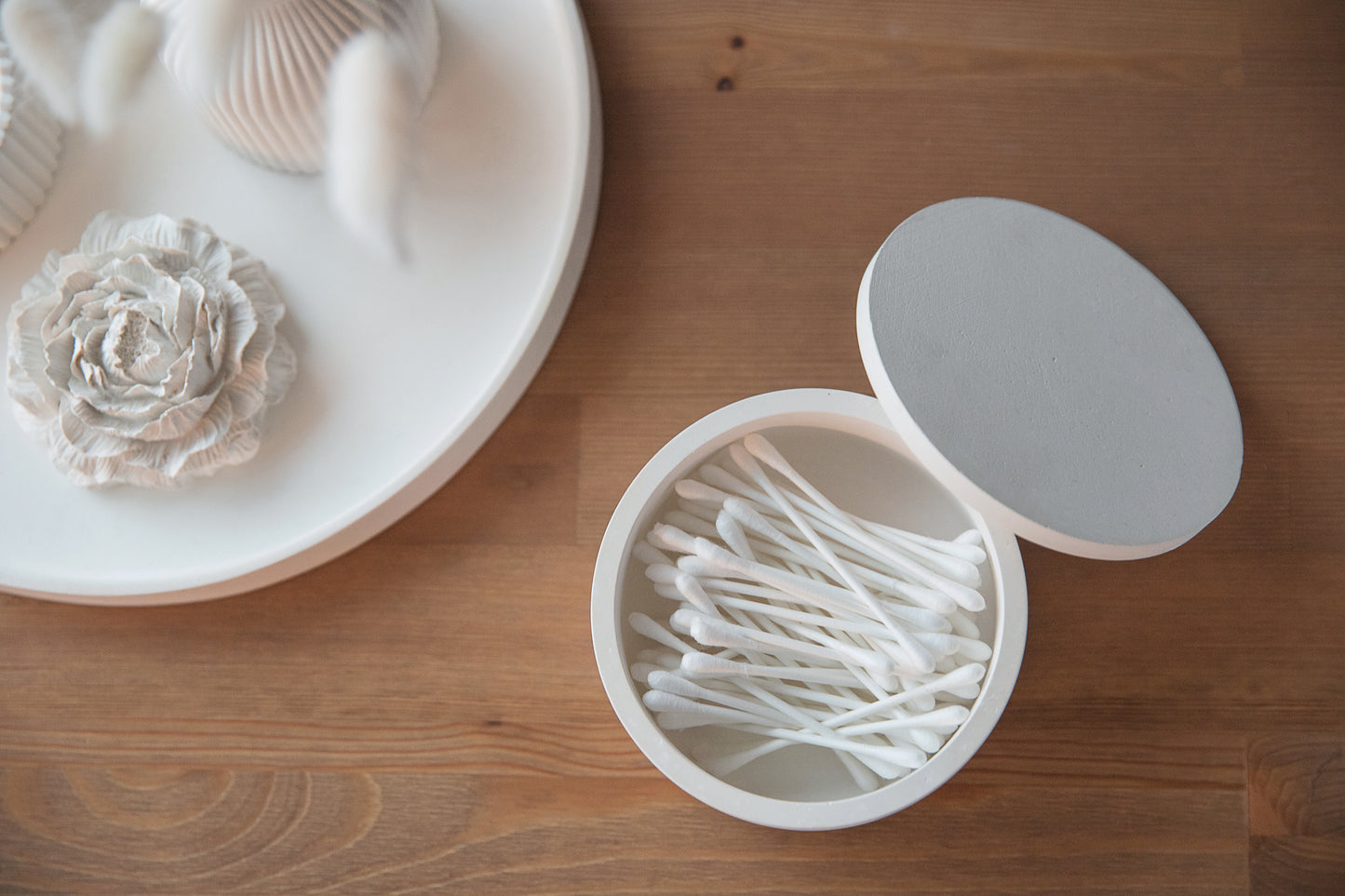 Elegantes weißes Gipsglas – Handgefertigter Badezimmerhalter für Wattestäbchen & stilvolle Aufbewahrung