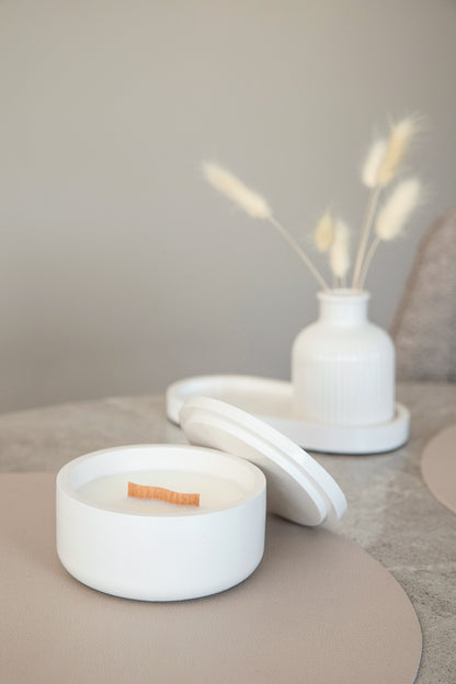 Duftkerze mit Holzdocht in handgefertigtem Gipsgefäß, Kokoswachs