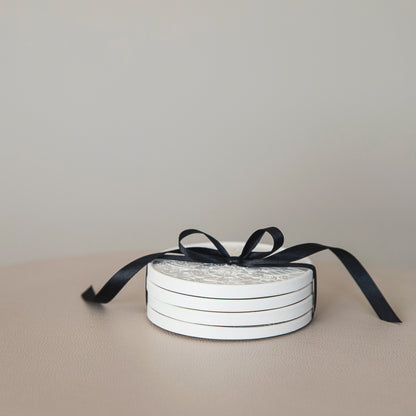 Set aus 4 weißen runden Untersetzern - Handgemachte Tabletts aus Gips, Schmucktablett, Einweihungsgeschenk