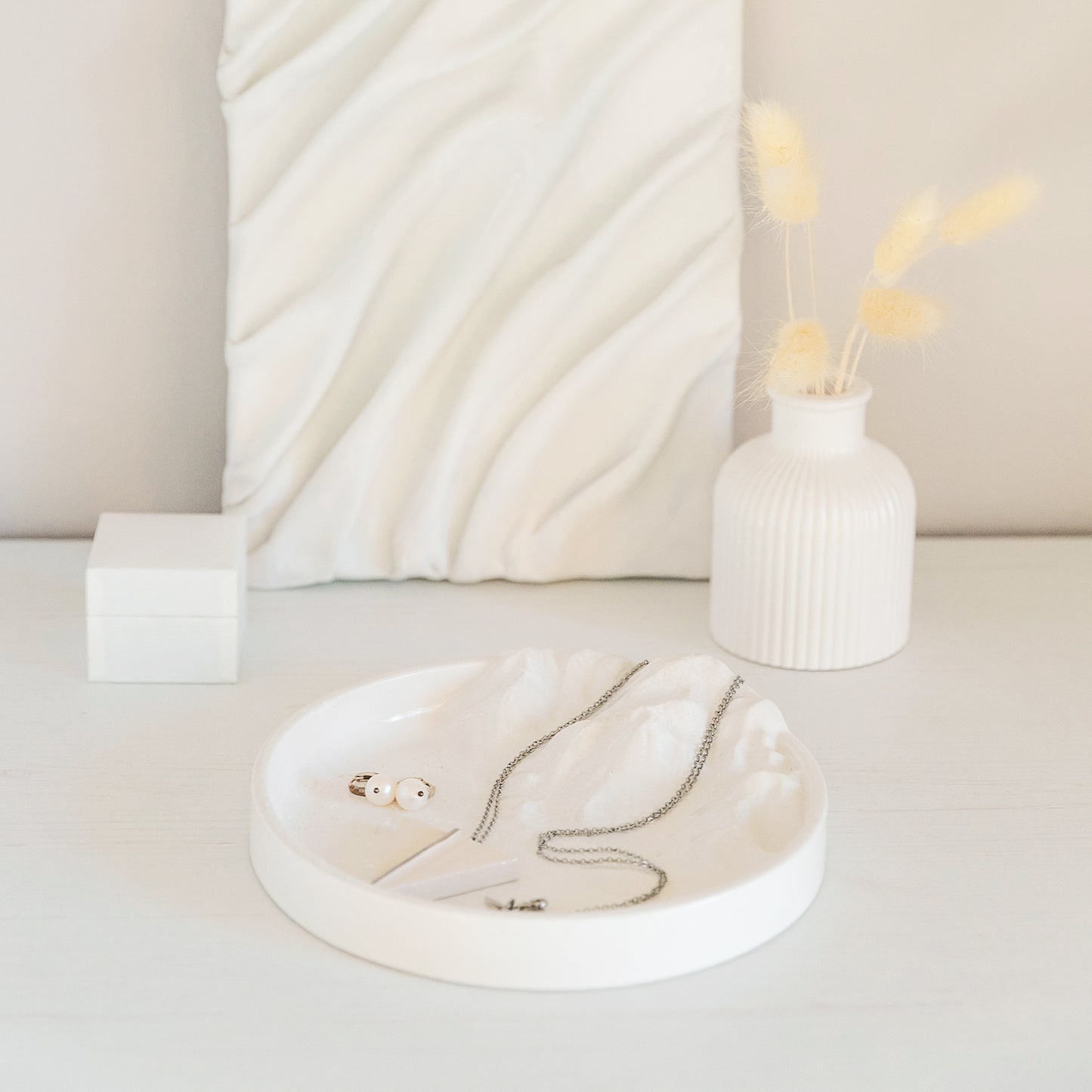 Gips-Tablett mit atemberaubendem Reliefdetail für Düfte und Schmuck