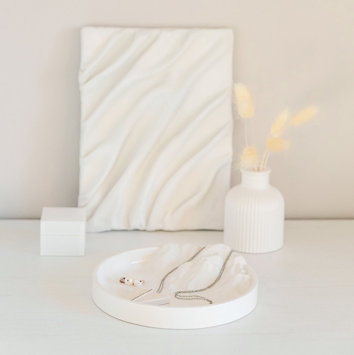 Gips-Tablett mit atemberaubendem Reliefdetail für Düfte und Schmuck