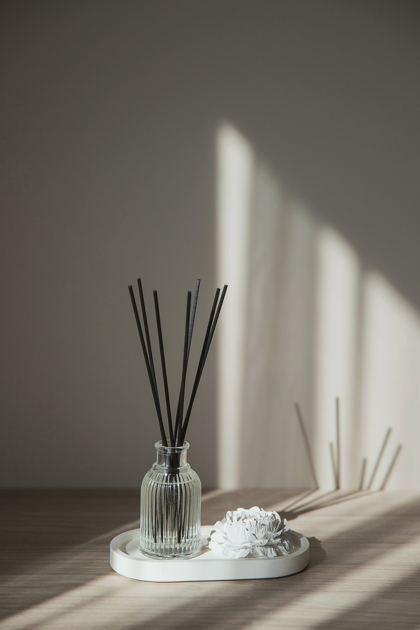 Home Fragrance Gift Set – Reed Diffuser with Gypsum Peony Flower and Tray